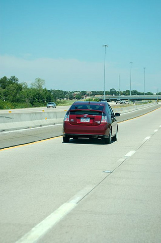 Illustration for article titled 10 Things that Make You Look Like a Massive Idiot while Driving